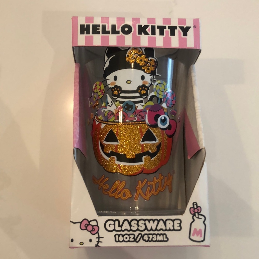 Hello kitty nwt Halloween glitter pumpkin glass cup